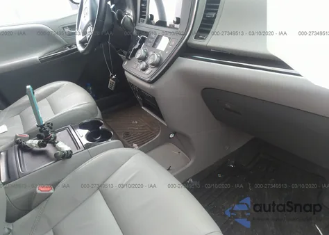 2016 Toyota Sienna Xle 8 Passenger z USA, uszkodzony, nr VIN 5TDYK3DC4GS744940